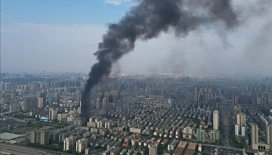 長(zhǎng)沙電信大樓起火，消防隱患出自墻體保溫材料